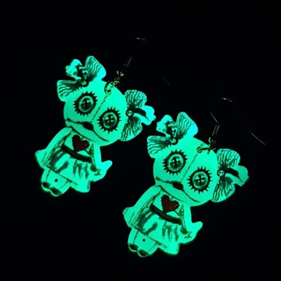 Spooky Doll Earrings, Glow in the dark - Picture 2 of 3